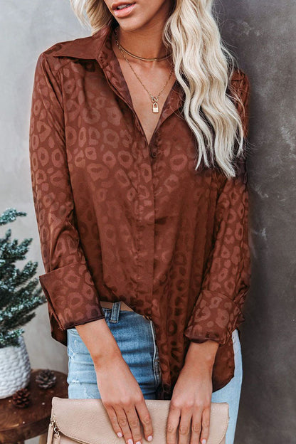 Blusa de cuello vuelto con abertura y estampado de leopardo dulce a la moda (4 colores)
