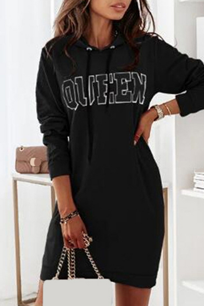 Vestidos casuales con cuello y capucha y cordón con letras