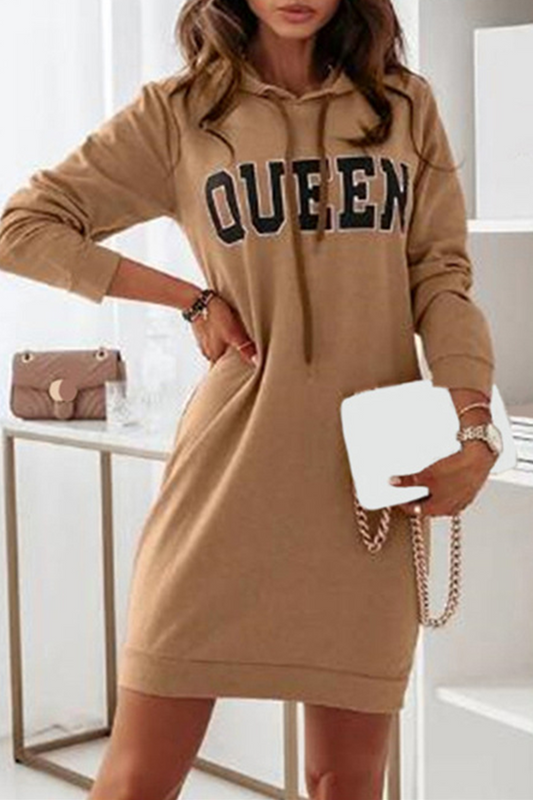Vestidos casuales con cuello y capucha y cordón con letras