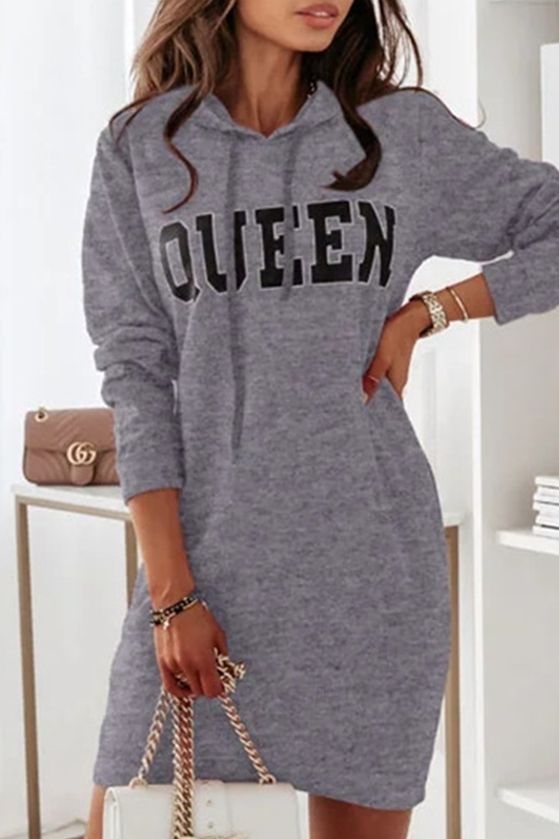 Vestidos casuales con cuello y capucha y cordón con letras