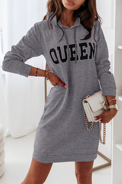 Vestidos casuales con cuello y capucha y cordón con letras
