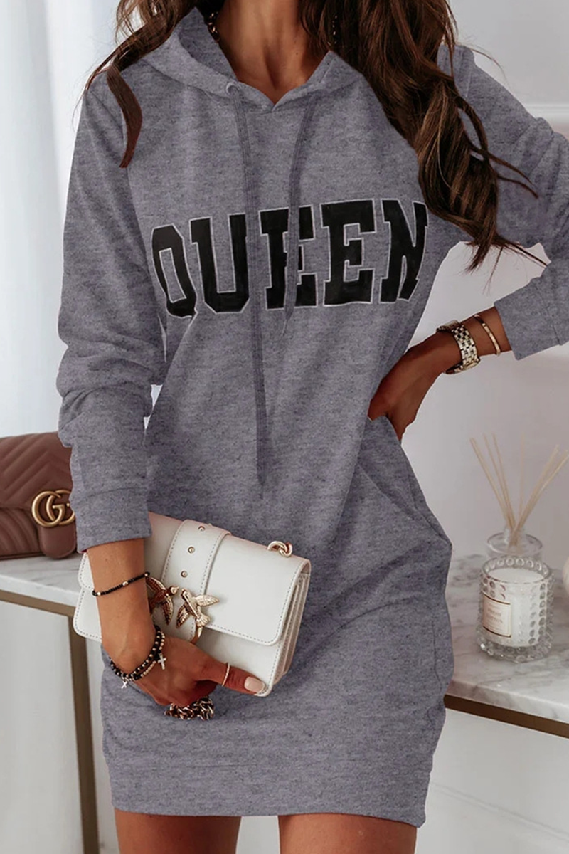 Vestidos casuales con cuello y capucha y cordón con letras