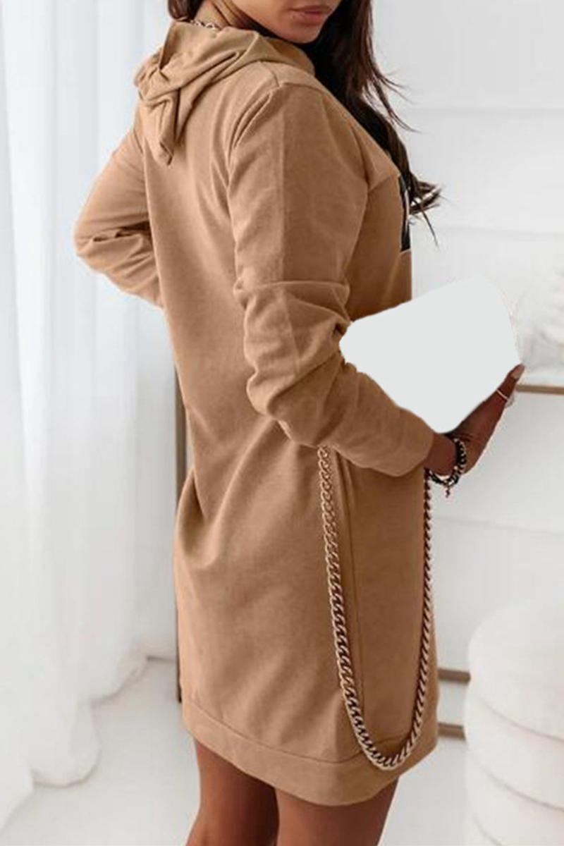 Vestidos casuales con cuello y capucha y cordón con letras