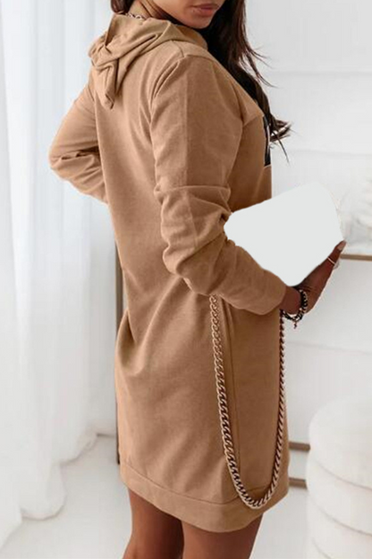 Vestidos casuales con cuello y capucha y cordón con letras