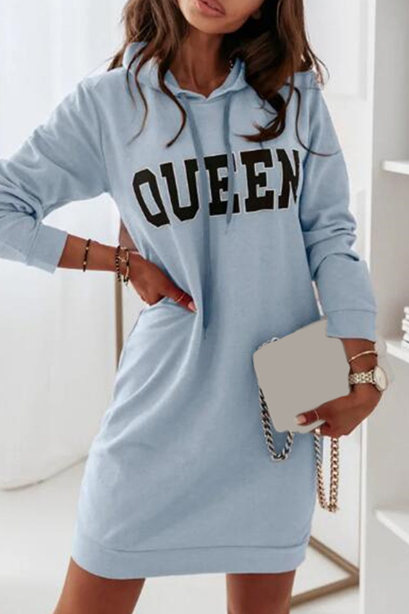 Vestidos casuales con cuello y capucha y cordón con letras