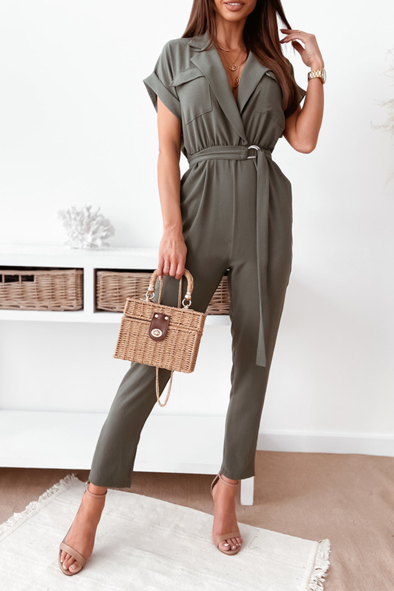 Mono elegante con bolsillo sólido, cinturón y cuello vuelto