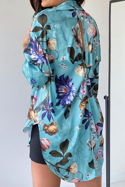 Tops casuales de moda con cuello vuelto y abertura en la unión con estampado
