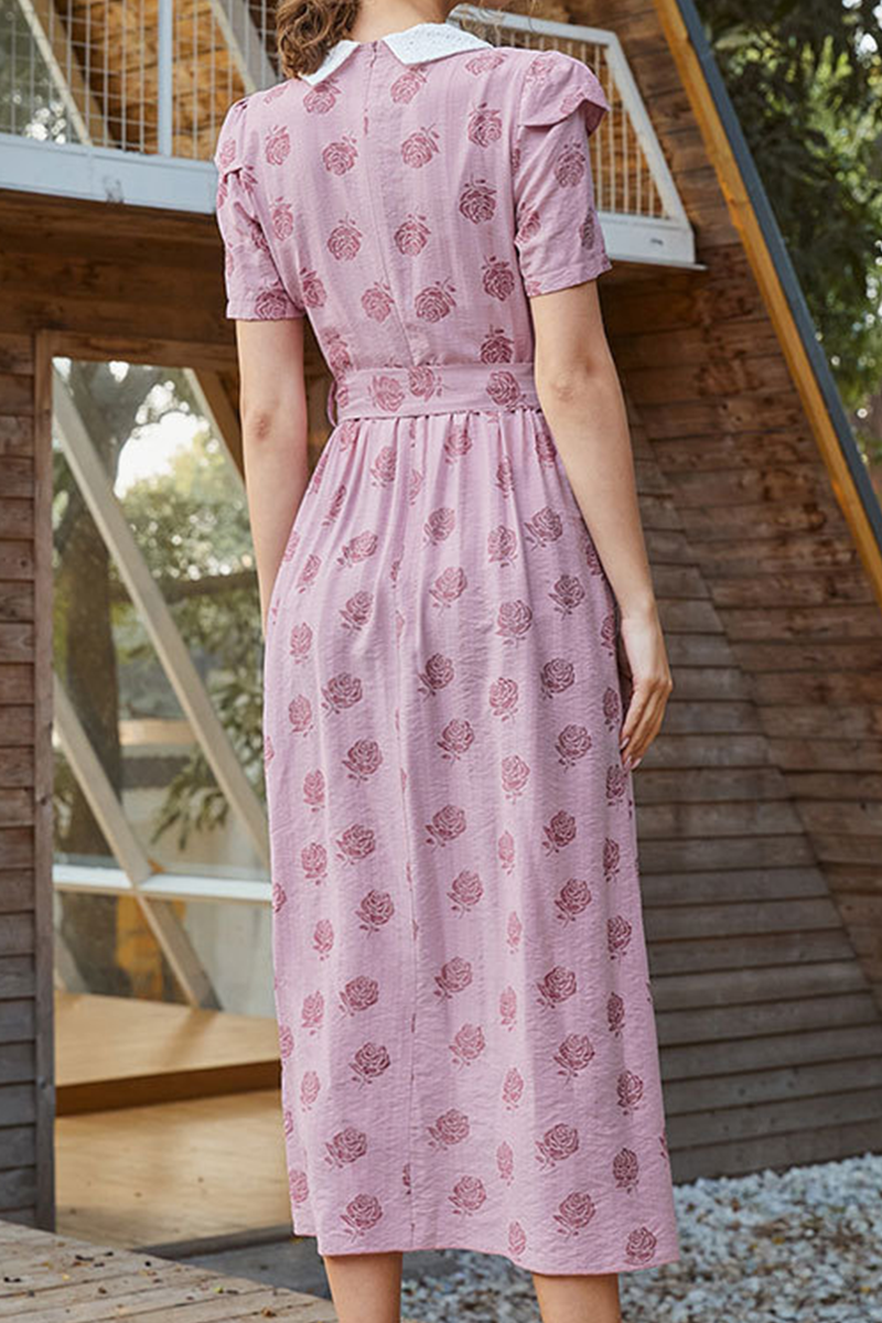 Elegante vestido de corte A con cuello vuelto, hebilla floral y cinturón