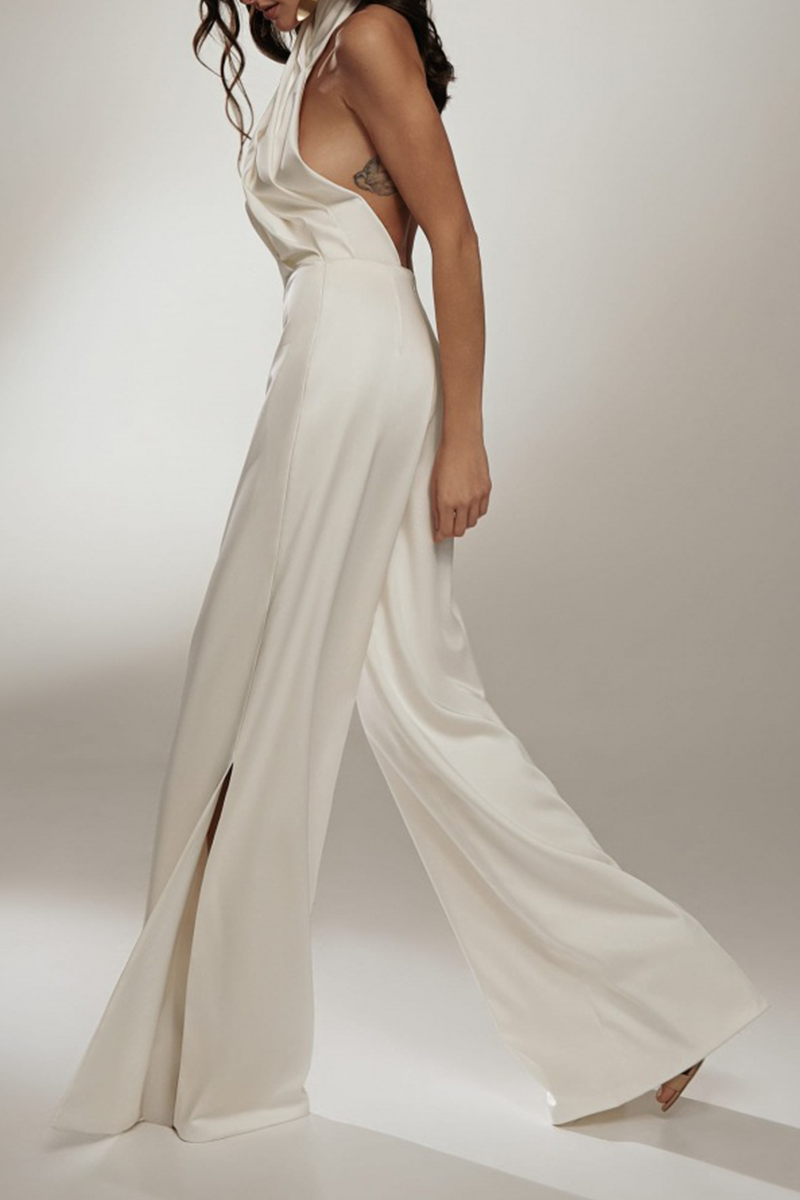 Mono elegante de moda con cuello halter, espalda descubierta y parches sólidos