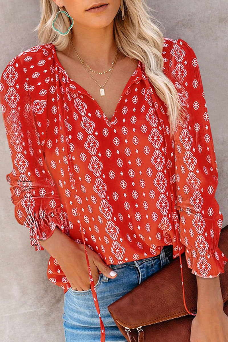 Tops de cuello en V con patchwork y estampados de moda urbana