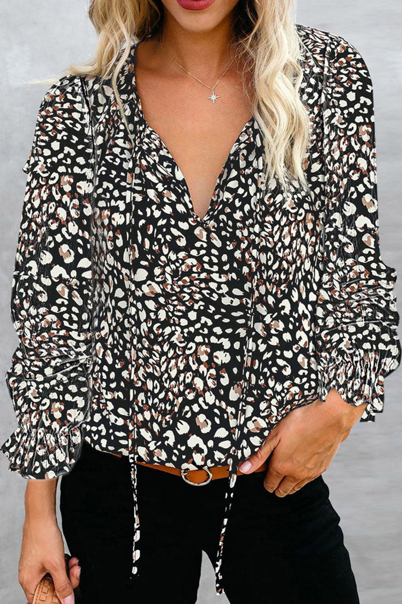 Tops de cuello en V con patchwork y estampados de moda urbana