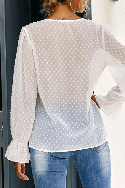 Elegante blusa de cuello en V con volantes y patchwork sólido