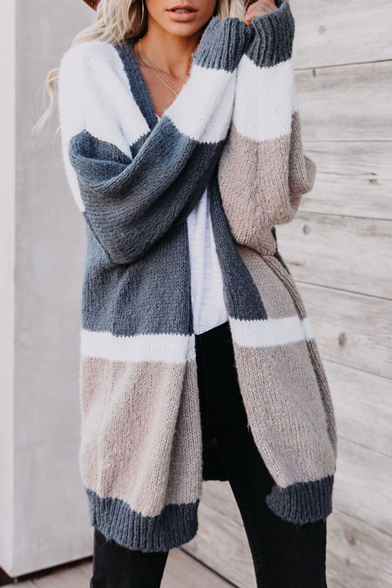 Tops casuales con cuello en V y parches de colores