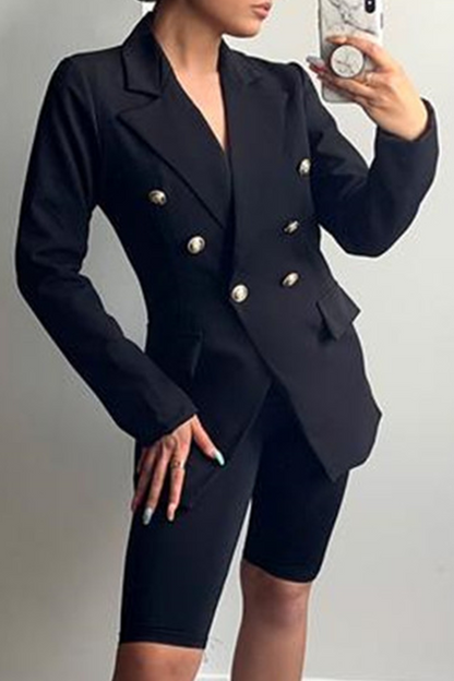 Elegante prenda exterior con cuello vuelto, hebilla de unión dividida sólida