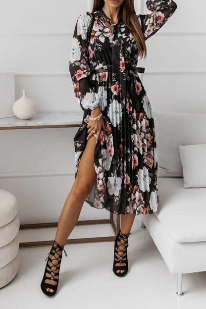 Elegante vestido plisado con cuello de cinta y cinturón con pliegues florales