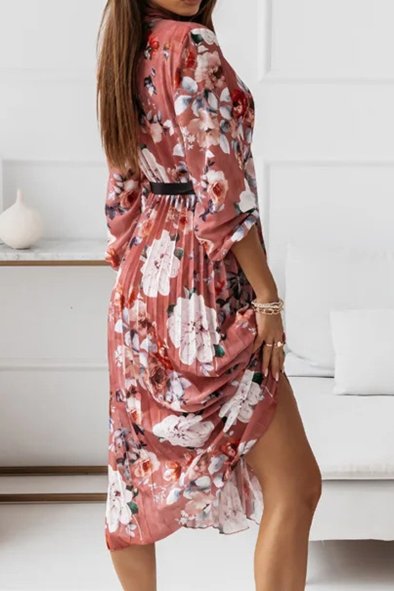 Elegante vestido plisado con cuello de cinta y cinturón con pliegues florales