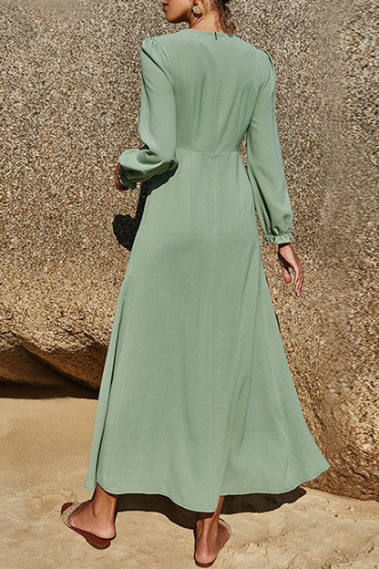 Elegante vestido de falda con cuello redondo, cintura alta y ribete de patchwork liso