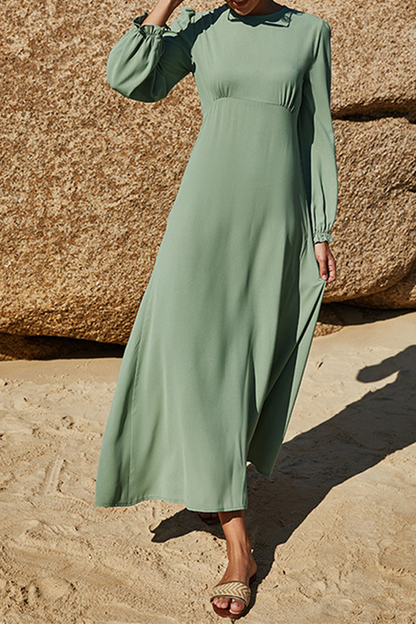 Elegante vestido de falda con cuello redondo, cintura alta y ribete de patchwork liso