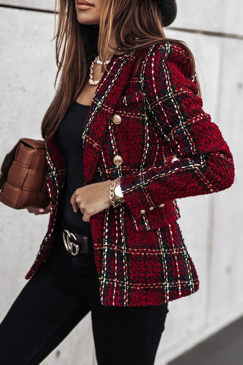 Elegante prenda exterior con cuello vuelto, hebilla y patchwork a rayas a cuadros