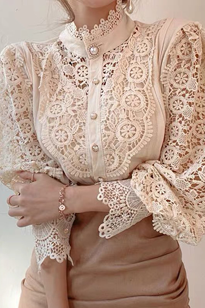 Blusa elegante de cuello mandarín con hebilla ahuecada y encaje de patchwork (3 colores)