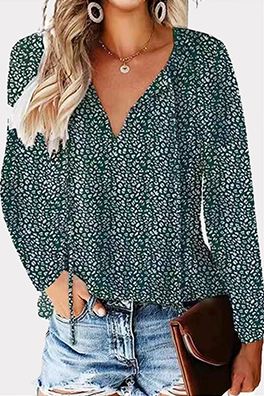 Elegante blusa con cuello en V y frenillo de patchwork con estampado