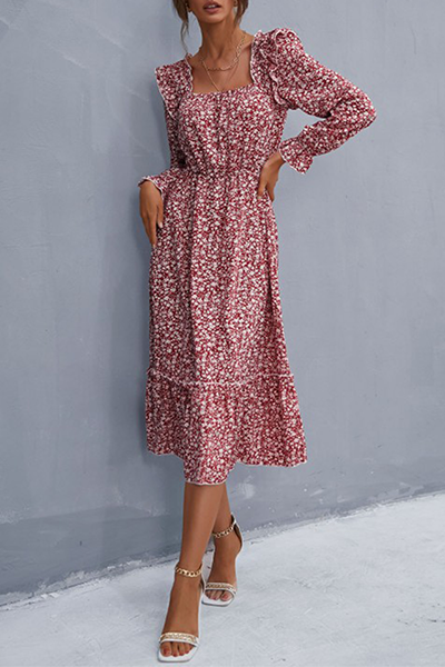 Elegante vestido de línea A con cuello cuadrado y volantes con patchwork floral