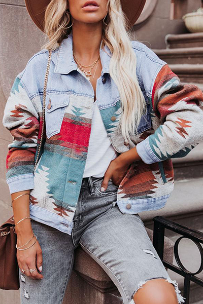 Chaqueta vaquera informal de manga larga con cuello vuelto, hebilla y abertura en la unión con estampado urbano
