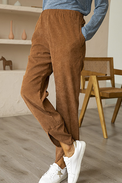 Pantalones casuales de color liso con abertura y bolsillos rectos
