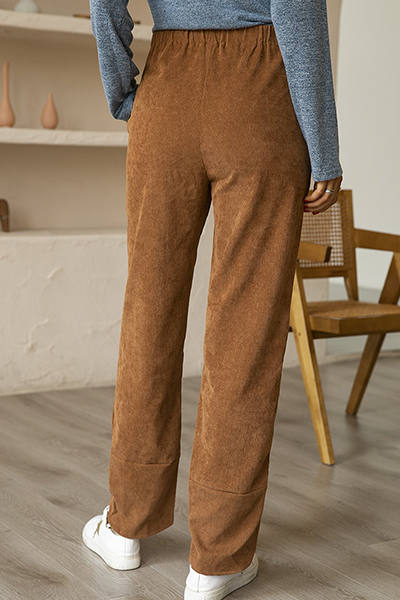 Pantalones casuales de color liso con abertura y bolsillos rectos