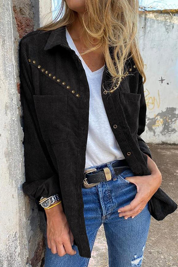 Tops casuales con cuello vuelto, bolsillos y remaches sólidos