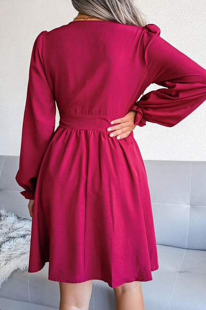 Vestidos elegantes de moda con falda de cintura alta, con pliegues y aberturas laterales.