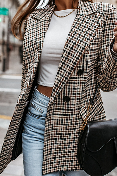 Prendas de abrigo elegantes con cuello vuelto y hebilla de unión dividida geométrica a la moda