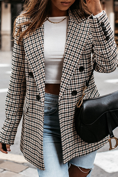 Prendas de abrigo elegantes con cuello vuelto y hebilla de unión dividida geométrica a la moda