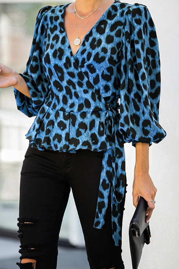 Blusa elegante de cuello en V con diseño de tiras y volantes de leopardo (2 colores)