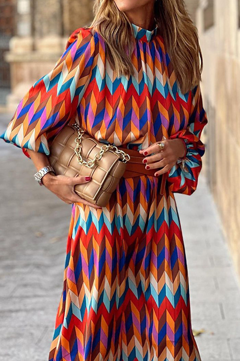 Vestidos casuales rectos con cuello alto y abertura en la parte superior