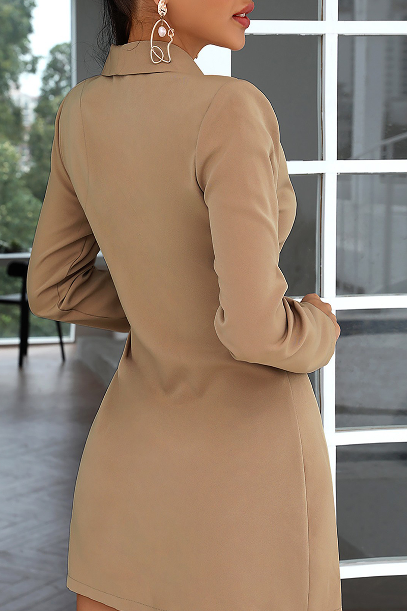 Vestido camisero de cuello vuelto con parches sólidos de moda