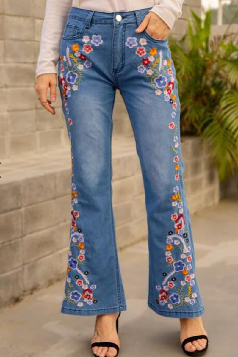 Vaqueros de mezclilla con corte de bota y estampado casual de patchwork