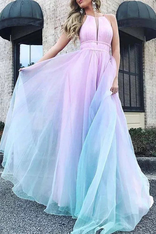 Vestido informal de malla con cuello halter y retazos