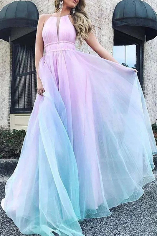 Vestido informal de malla con cuello halter y retazos