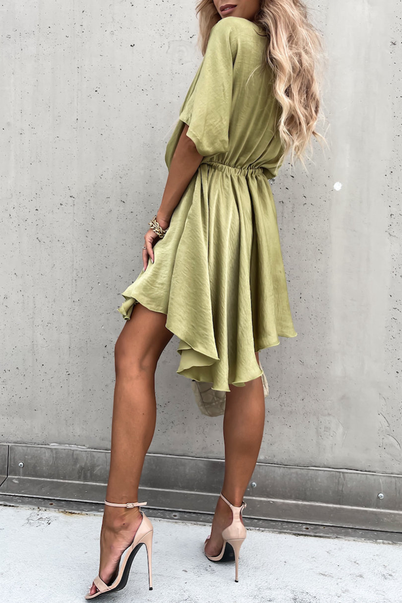 Vestidos de moda con falda pastel y cuello en V liso