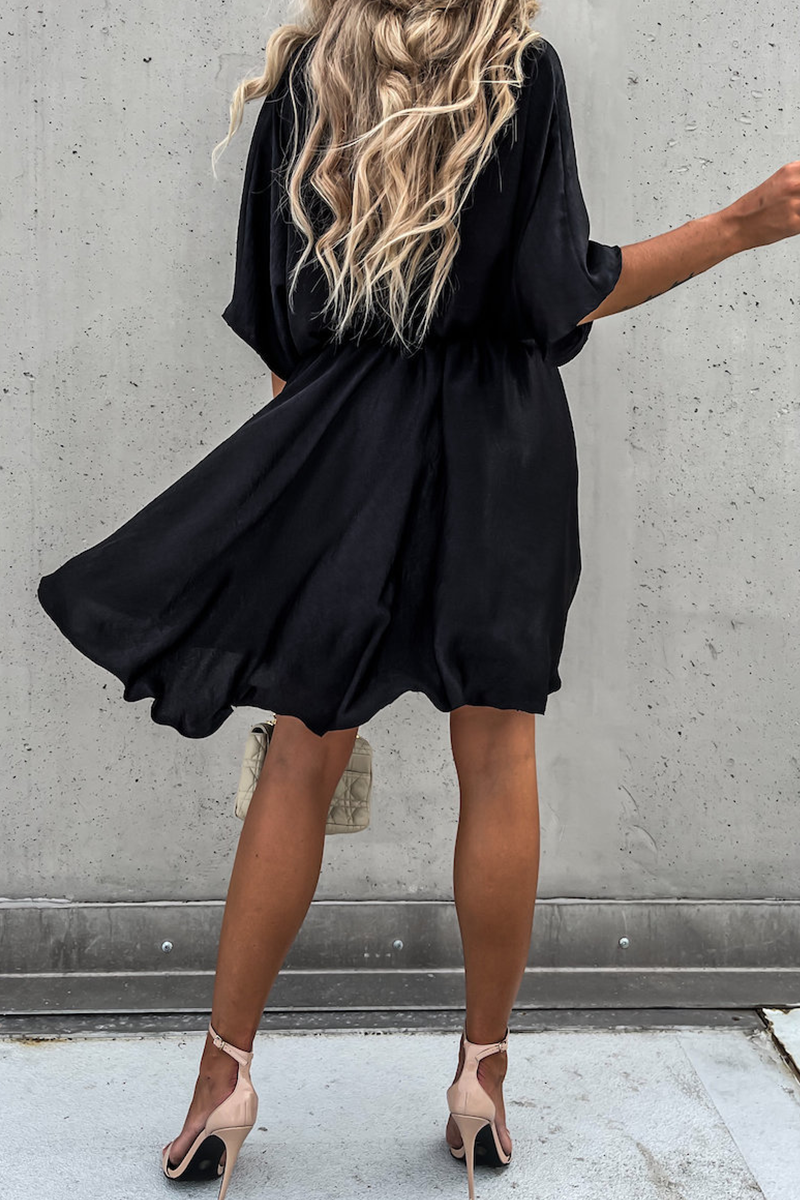 Vestidos de moda con falda pastel y cuello en V liso