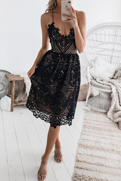Vestido informal de encaje con tirantes finos y patchwork