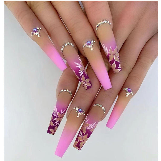 Pasta de uñas con diseño de patchwork de grafiti de moda