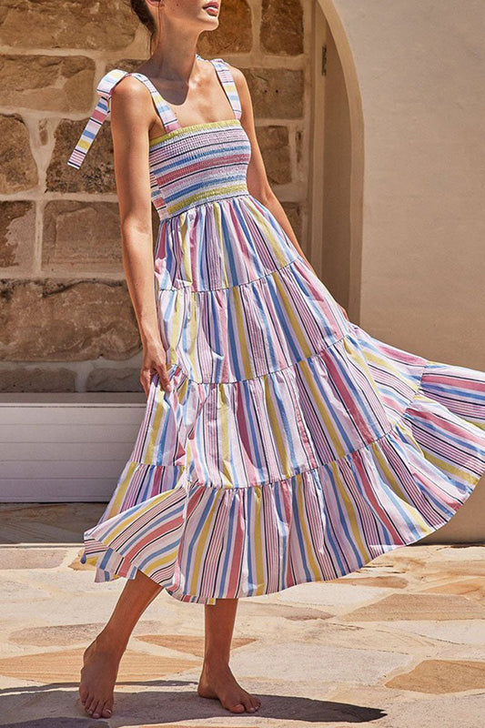Vestido informal con tirantes finos, estampado de rayas y patchwork