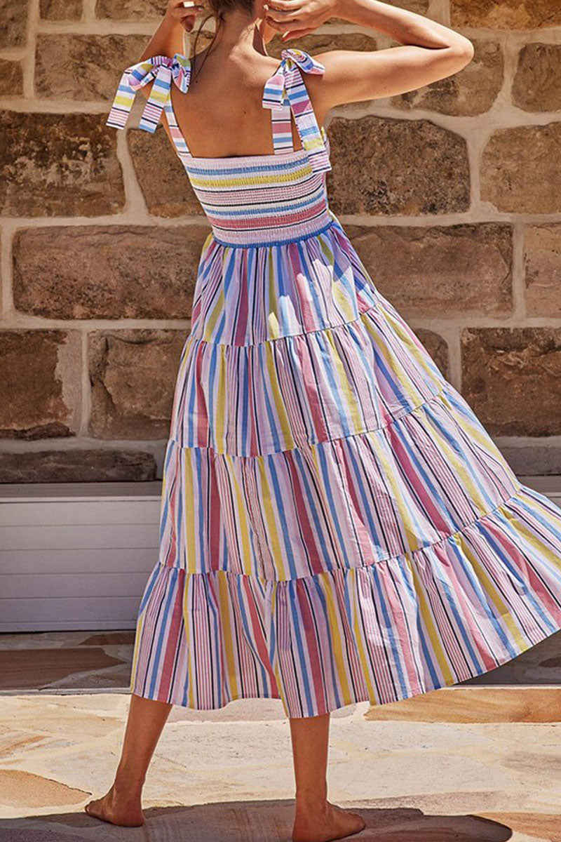 Vestido informal con tirantes finos, estampado de rayas y patchwork