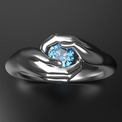 Anillo de mujer con manos abrazadas