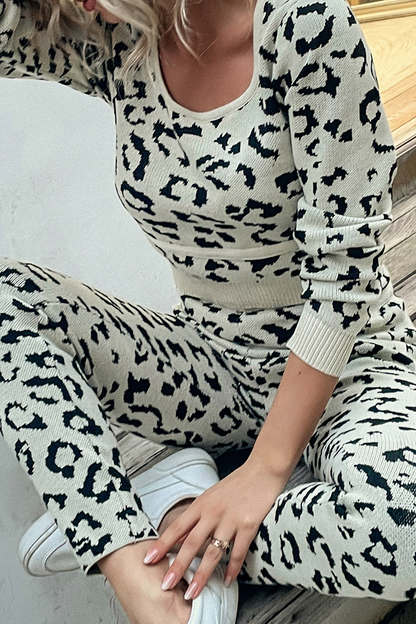 Conjunto informal de dos piezas con cuello redondo, manga larga y estampado de leopardo