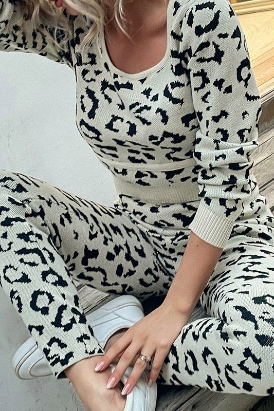 Conjunto informal de dos piezas con cuello redondo, manga larga y estampado de leopardo
