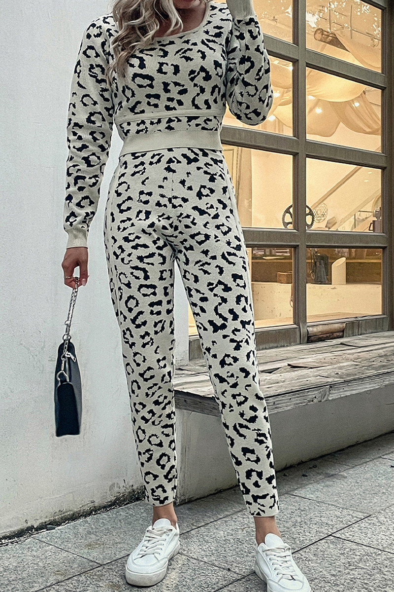 Conjunto informal de dos piezas con cuello redondo, manga larga y estampado de leopardo