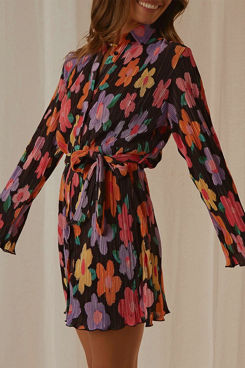 Vestido camisero informal con cuello vuelto y estampado de patchwork
